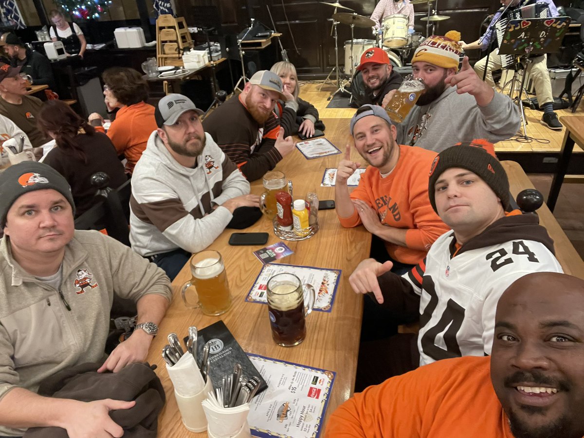 EMC_III's tweet photo. Doin some big beers before the game. LFG EVERYBODY!!!!
#GoBrowns https://t.co/lx5sqtyT46