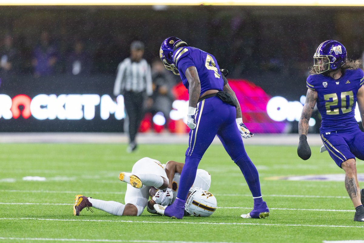 UWDailySports's tweet photo. Looking back at @UW_Football's season in pictures.

Week 8: Arizona State (Oct. 21) | via @marksummer_ https://t.co/QYZEkA3WLK