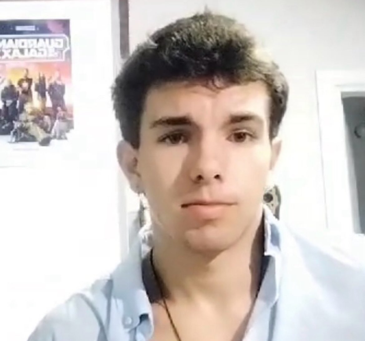 🚨DESAPARECIDO EN POZUELO DE ALARCÓN

Se llama lago (iago).
Edad: 19
Habría dejado el móvil en casa. Rumores indican que también una nota.

Lleva un día entero desaparecido. Se le vió por última vez en Pozuelo de Alarcón.

Se agradece cualquier información a la policía o a la