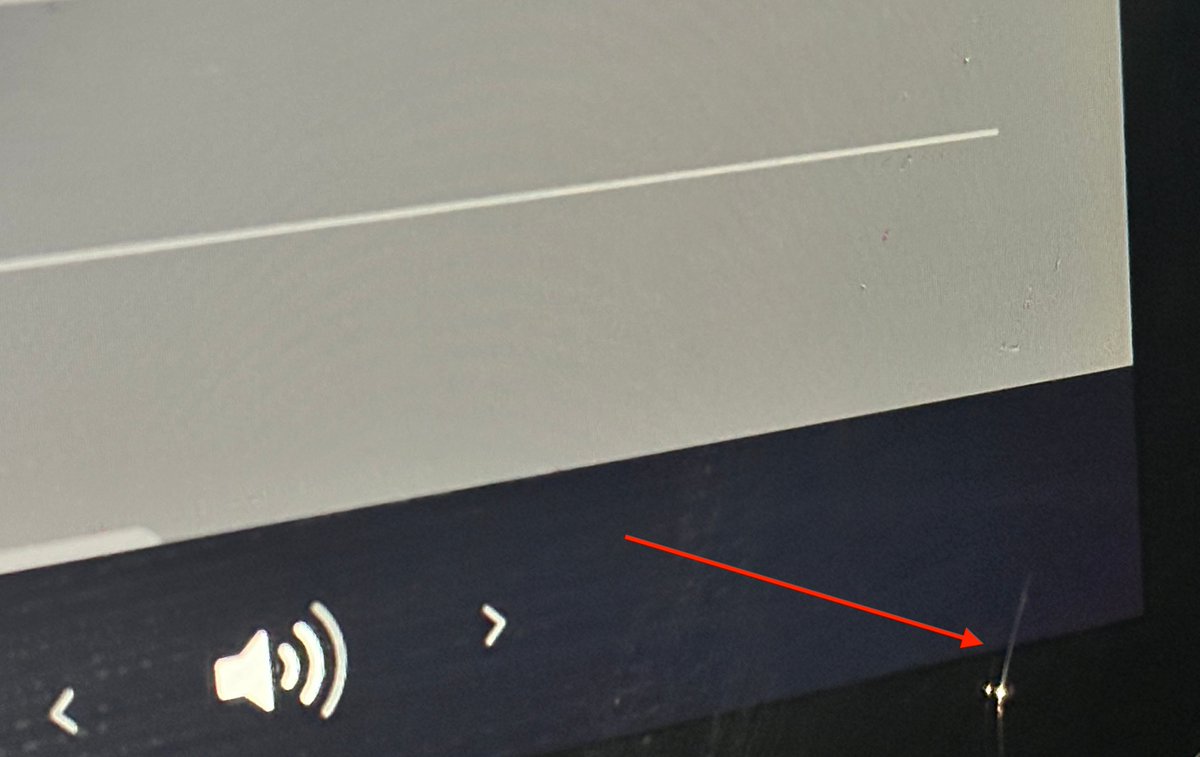 vincotec's tweet photo. The main screen of my Tesla Modle Y cracked. Should Tesla release a broken screen insurance  for customers to buy？similar to Apple Care https://t.co/LkbTzvktlG