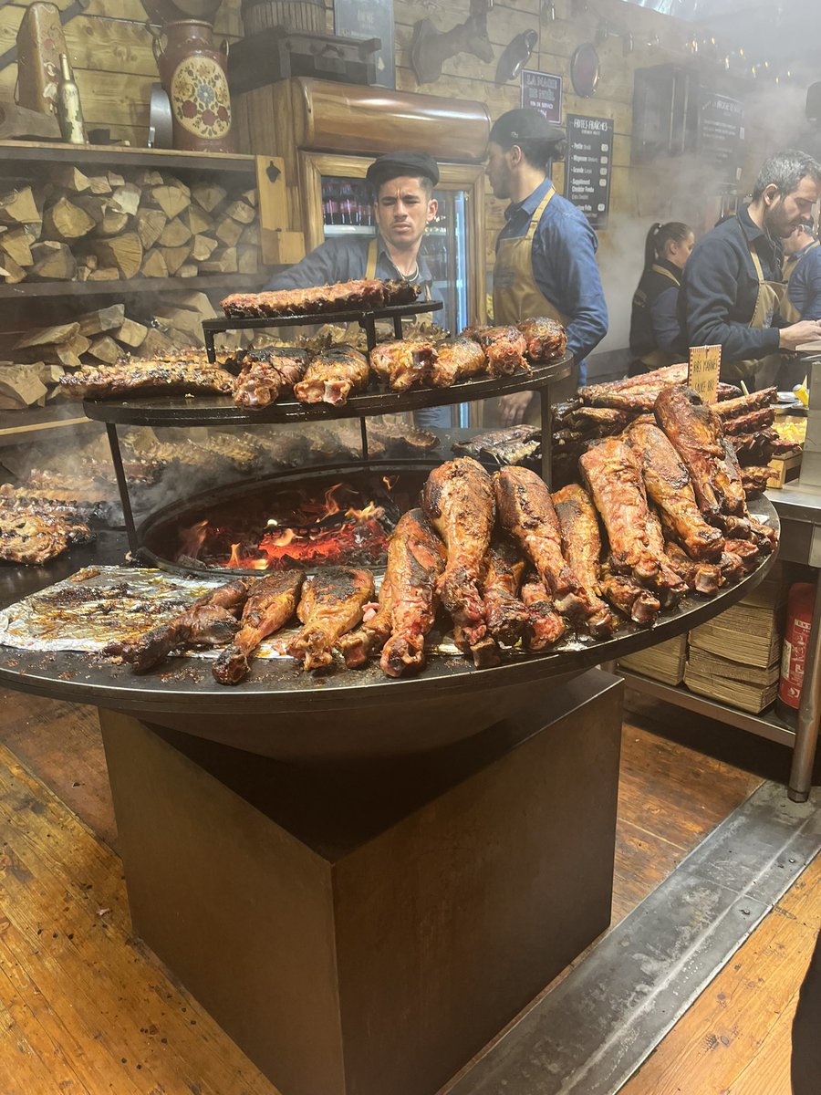 JayBee210621's tweet photo. Food for today! Paris, France 🇫🇷 
#froglegs #rabbitt #escargo https://t.co/9BE0i6s2jp