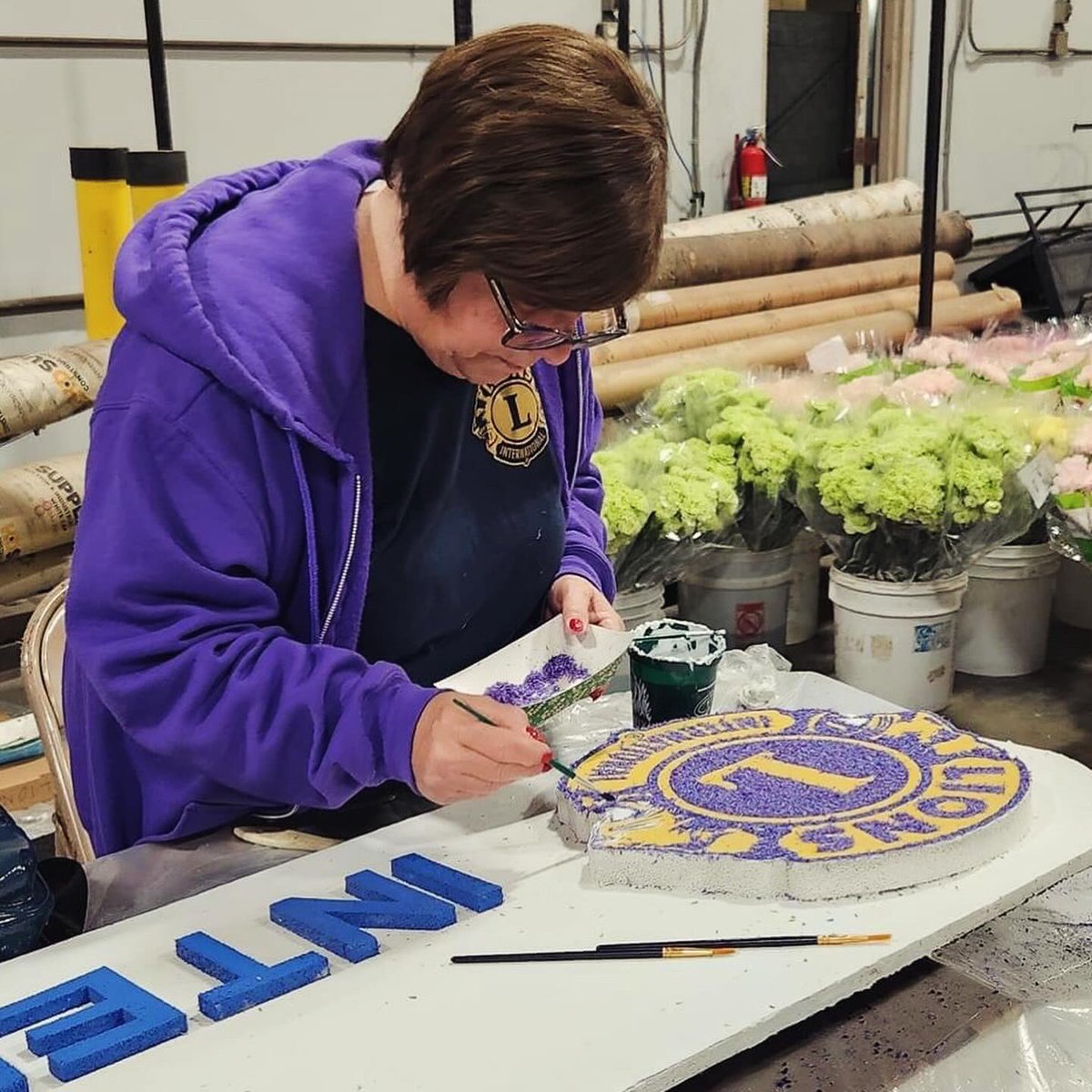 LionsFloat's tweet image. Thank you to all our dedicated volunteers for making the Lions Float happen every year. Thousands of details go into the float. #lionsclub #roseparade #paradefloat #decorating #lionsfloat