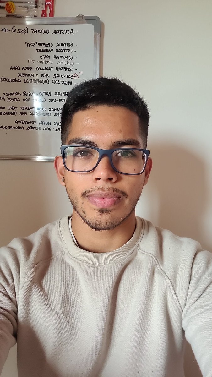 r86254's tweet photo. La cara o la vrg? 

Pregunta por el canal de telegram 🔥🔥$$

@radargaymx https://t.co/uKRXDZrGI9