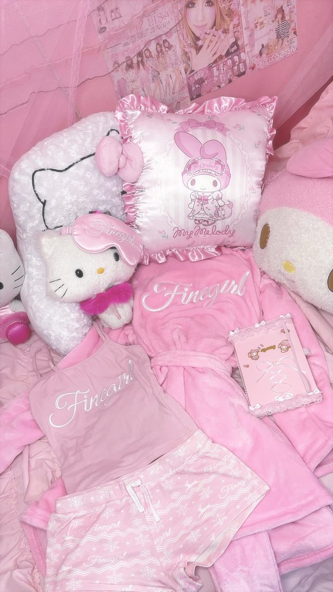 FINEGRLOFFICIAL's tweet photo. perfect pjs for the perfect girl 💅🏾🎀 https://t.co/maixbFOAna