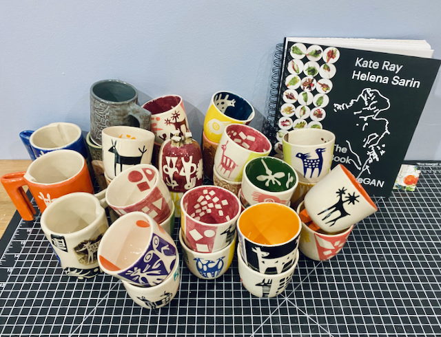 NeuralBricolage's tweet photo. truly the highlight of my artistic year and such a great home run 🥹🙏
the secondary is prob the best way to get my pots - i started experimenting with few ideas, stretch goal a brand new collection for https://t.co/PK7n4XYpz9 but most prob mid-or-late 2024 https://t.co/fqWhYiOHyQ
