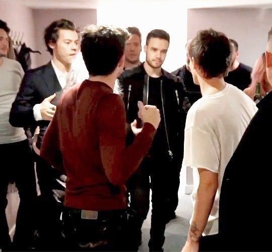 soppysomers's tweet photo. You know what upsets me? The fact that Harry was there supporting Louis and he wasn't allowed to be in the group photo 😞 https://t.co/57xM9Onraw
