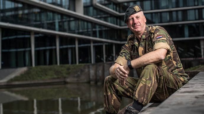 preppers_uk's tweet photo. The commander of the Royal Netherlands Army has said the country should prepare for war with Russia

He said the "whole society must be prepared in case something goes wrong”

He added that the Dutch public should stock up on food and water to get through any emergencies https://t.co/p5drI2WbT8
