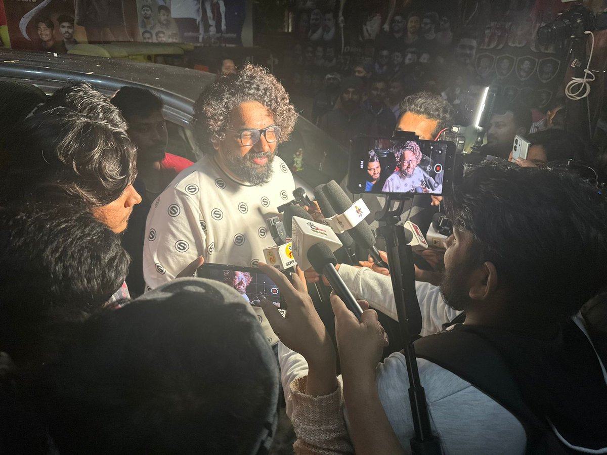 MFilterless's tweet photo. #Kaatera

ಕುಲದ ನೆಲೆ - ಮಣ್ಣಿನ ಸೊಗಡು - ರೈತರ ಬೆಲೆ 
All of the above aspects have been dwelled to the best of @TharunSudhir's abilities

#DBoss  will always be the 'DARLING OF MASSes' 🙏 What a performer 😍 

@Aradhanaa_r will go places ✅ 

Top-notch Emotional Family Entertainer 🫡 https://t.co/6DKBbI5olB