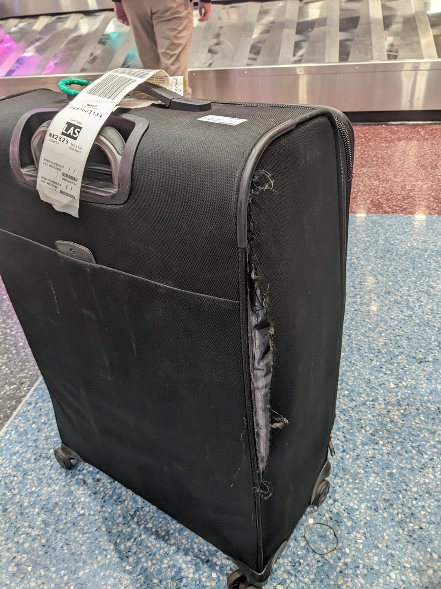 elfelipeperez's tweet photo. Hey @SpiritAirlines ! You chewed up my bag while flying home for the holidays, but you won't let me submit a claim online and you won't return my calls. Can I get some help here? https://t.co/Vdd0uXgMO3