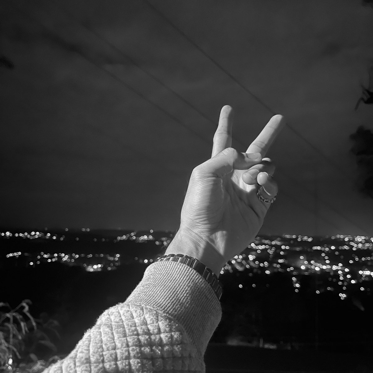 karldenver's tweet photo. Some of us think holding on makes us strong; but sometimes it is letting go. ✌🏼 https://t.co/Ex7f19t7Ul
