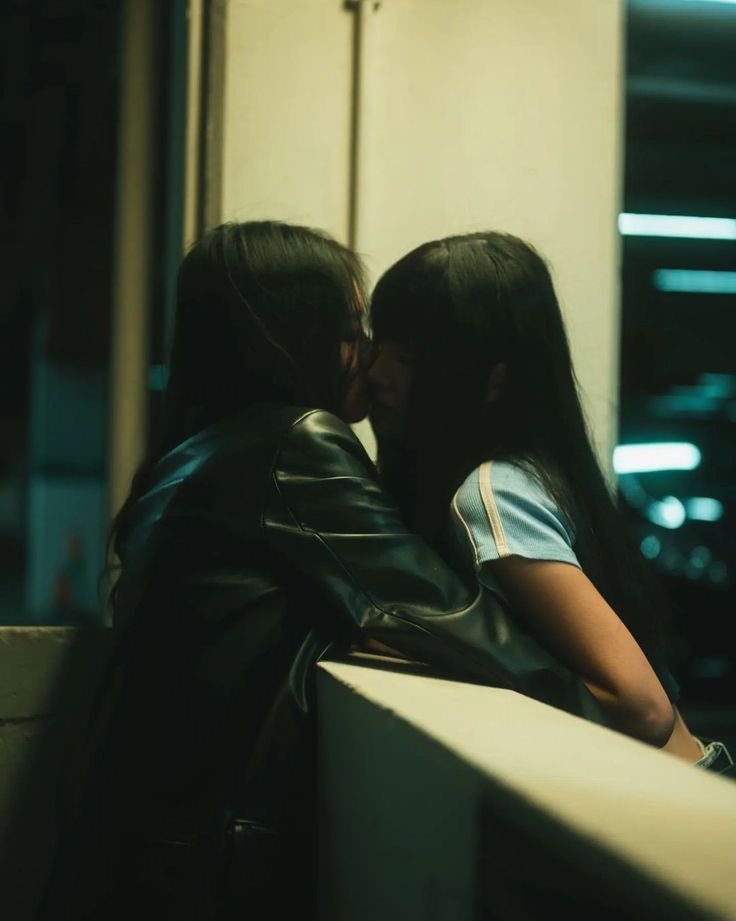 lesbiancentric's tweet photo. goodnight https://t.co/0dYE36S0Eo