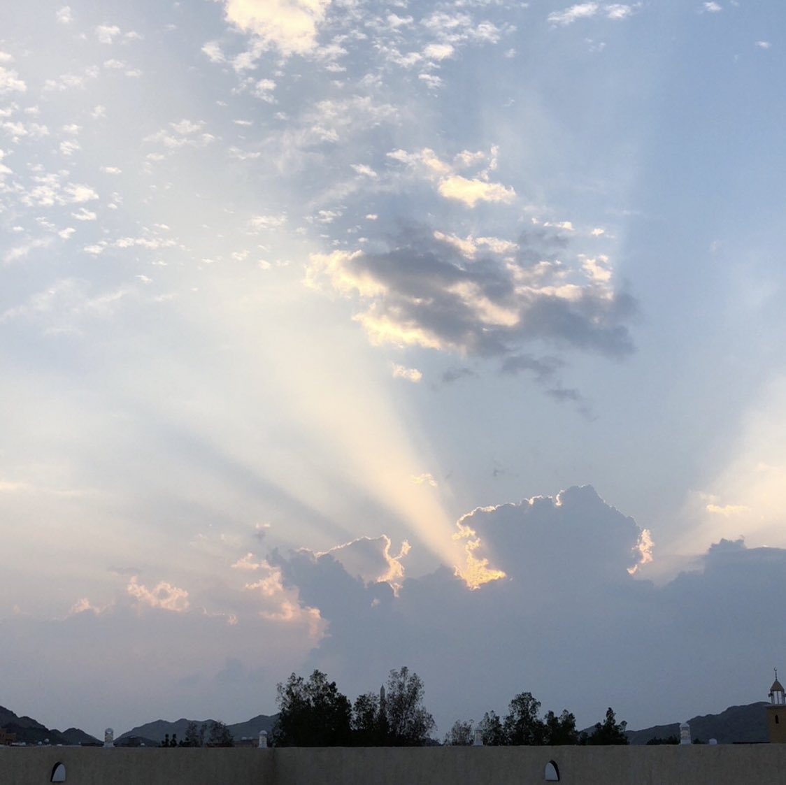 wzxv_0's tweet photo. Wonderful pictures of the sky ☁️🫧 https://t.co/AslqlR0TSD