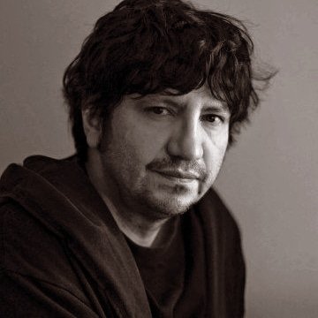 🌻Les cuento que mañana (viernes 29) me viene a ver Alejandro Zambra y va a estar firmando por si quieren venir, conocerlo y que les firme algún libro. Me dijo que va a pasar entre las 14:00 y las 15:00. Y no, no es una broma del Día de los Inocentes.