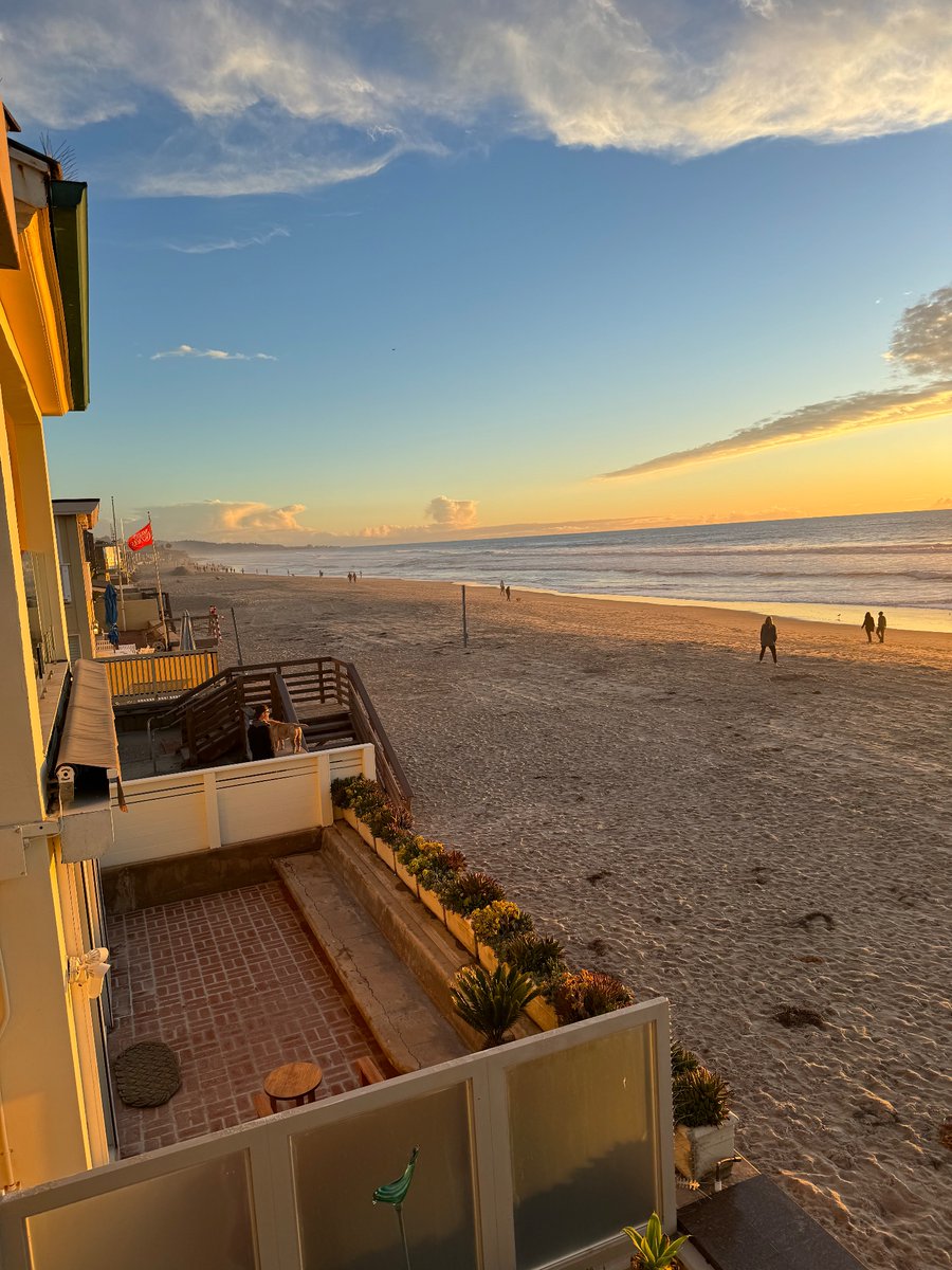 I recently got a beach house to use as my “office”. 

It’s the best investment I’ve ever made.

I had no idea how much I would enjoy being at the beach everyday.

Taking a daily walk down the beach, looking up from my laptop and seeing surfers and dolphins.

I am so grateful 🙏