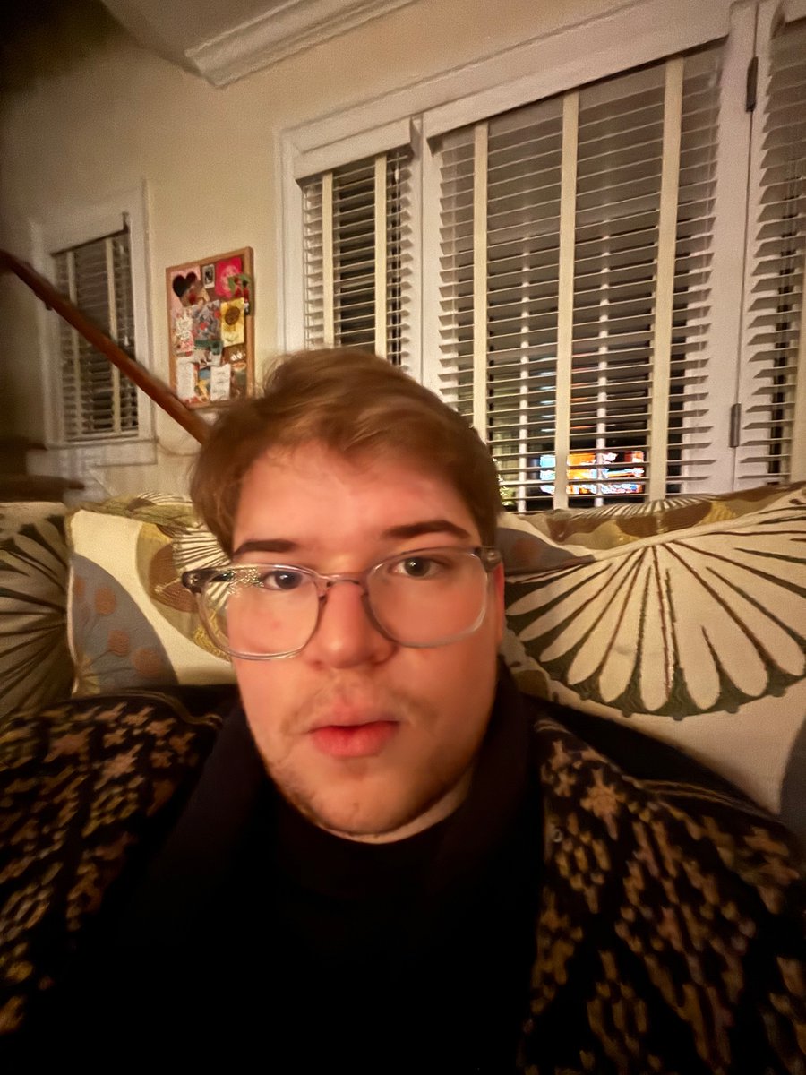 JVwritesWords's tweet photo. New phone. This is how it perceives me. You know what they say the camera adds 10 pounds… of swag. #bigdogsgottaeat #kingofspace #technologicaladvancements #thankyoustevejobs https://t.co/9GRlZp0V6U