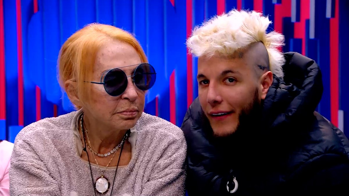 ghoficial's tweet photo. "Lo que no entendí de la manada, tres perros y un chimpa" @alexcaniggia chinchando a Laura Bozzo 😅

#GHVIPDBTFinal https://t.co/g4l3ohI7kJ