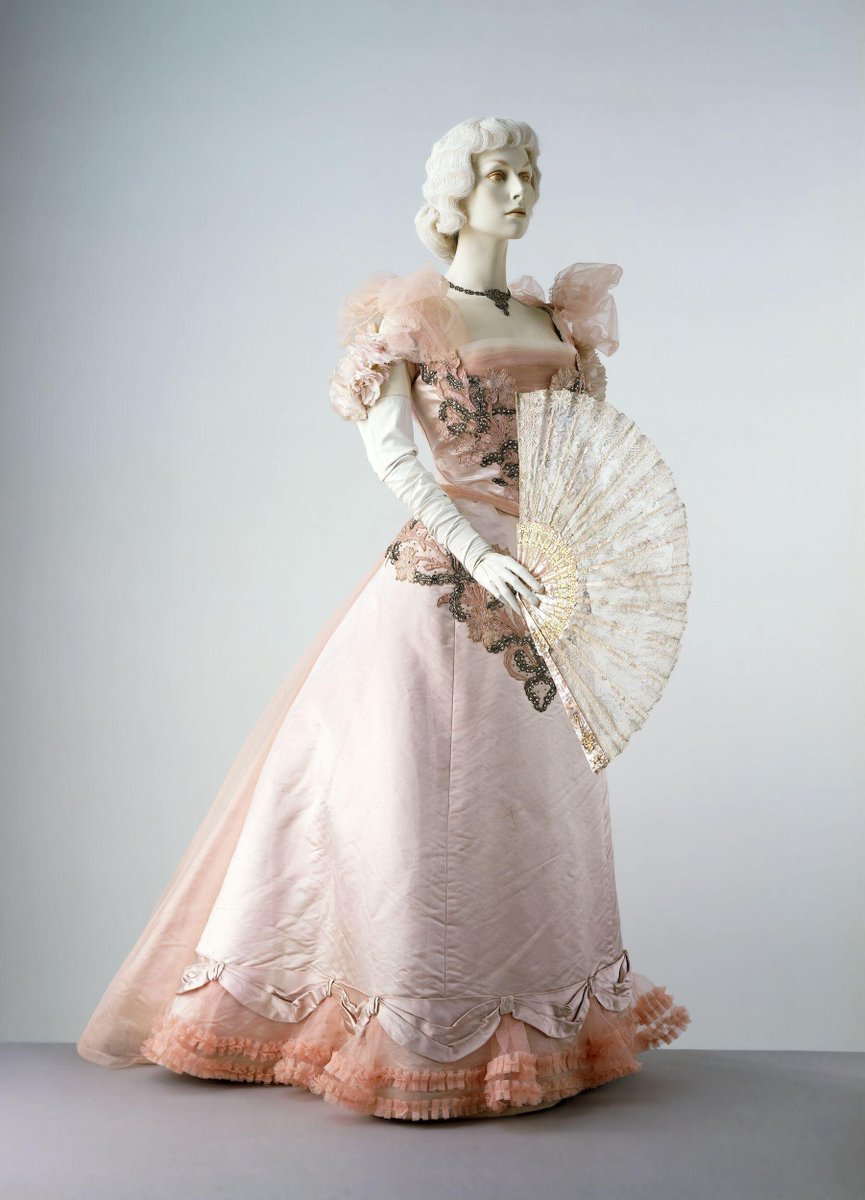 wikivictorian's tweet photo. Evening dress of satin and tulle, possibly designed by Charles Frederick Worth, Paris, 1897. Victoria &amp; Albert Museum. https://t.co/oQN4gJog2a