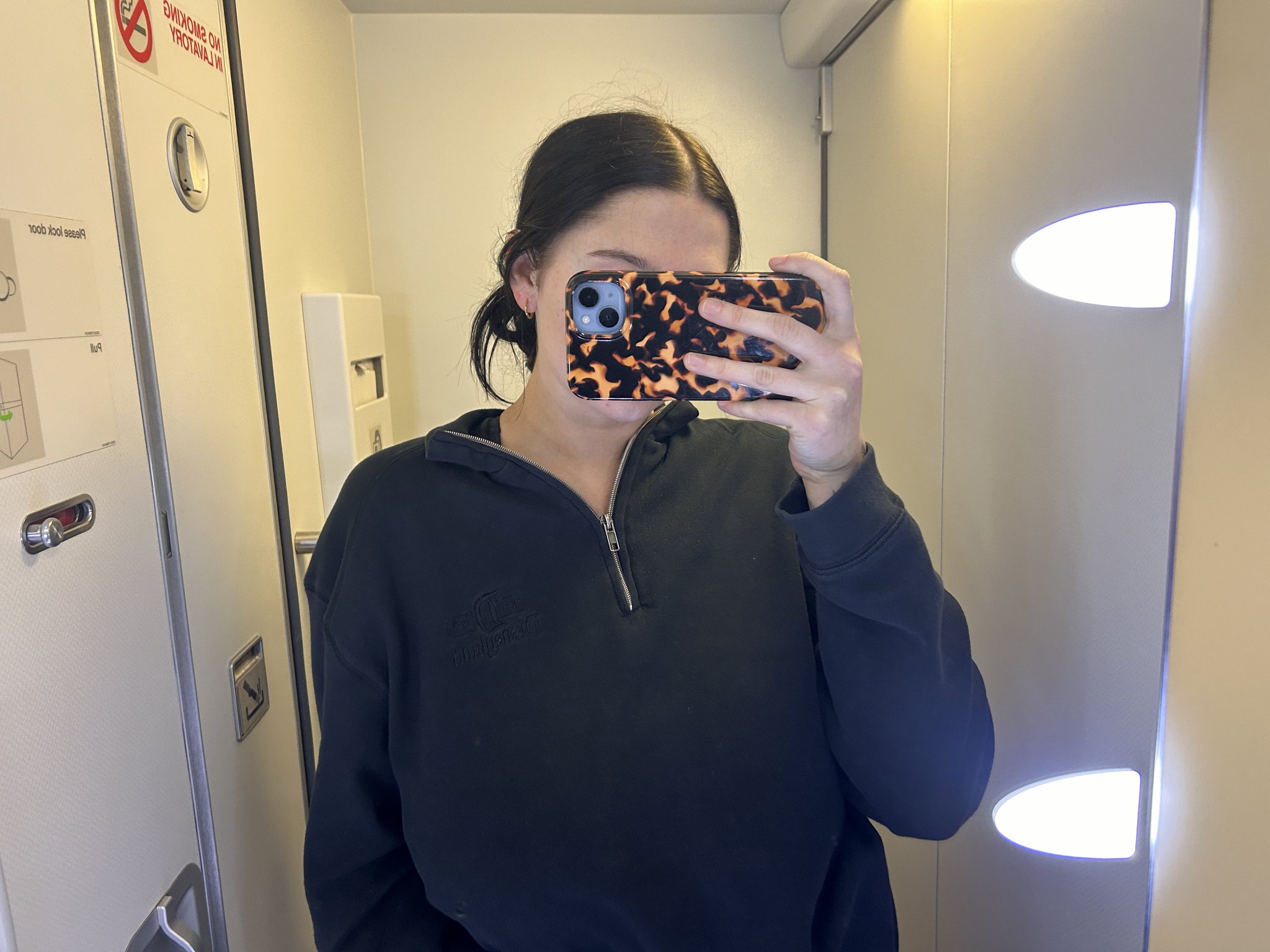 1 pic. rt if you’d join me for a quickie in the airplane bathroom 😈 https://t.co/MJ9UAMCaQK