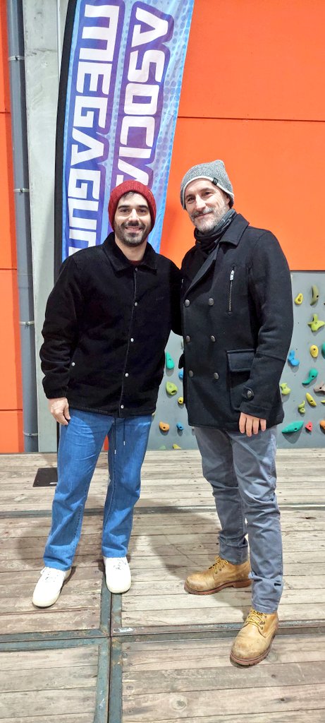 molano_21's tweet photo. Genial encuentro el de esta tarde con el crack @ClaudioSensasao en la @_Gumiparty_  Navalmoral! 
Un placer 🦇🎬 ❤️ https://t.co/rY5i0C8Aat