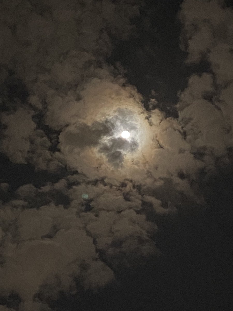 sha77qx's tweet photo. ☁️✨🌑 https://t.co/s3VnaDC9Nq