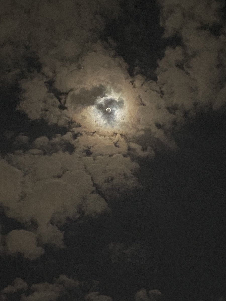 sha77qx's tweet photo. ☁️✨🌑 https://t.co/s3VnaDC9Nq