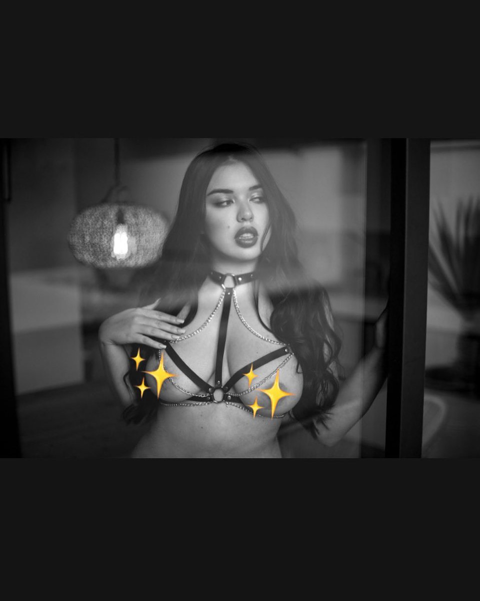 DianaRiusx's tweet image. Pensando en hacer travesuras, Quién se anima?

dfmodels.eu/dianarius

dirtyfans.com/dianarius
onlyfans.com/dianariusx

#ContenCreator #videollamadas #Navidad
#sextings  #art #sex @dfmodels