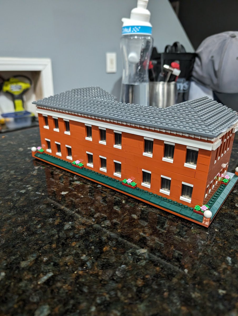 casey62975's tweet photo. Finished. The National Baseball Hall of Fame build from @TheAtomBrick collection. @baseballhall #theatombrick #thebaseballhalloffame #BaseBall @EmSheDoesIt @PinkIsles @JeremyIKaufman @BrxlzC https://t.co/WPsdGmqGSq