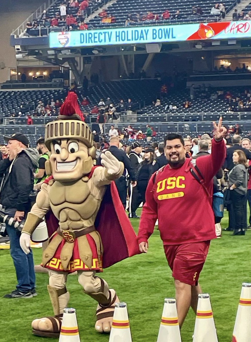 SmarttEntertain's tweet photo. At the @DIRECTV_HB for an incredible matchup between @uscfb &amp; @LouisvilleFB with our clients World Class Vacations &amp; their talented dance team bringing festive energy for the halftime show. Thanks to the World Class Vacations team for including us. #SpecialEvents #liveevents https://t.co/QXuKXmw0Oz