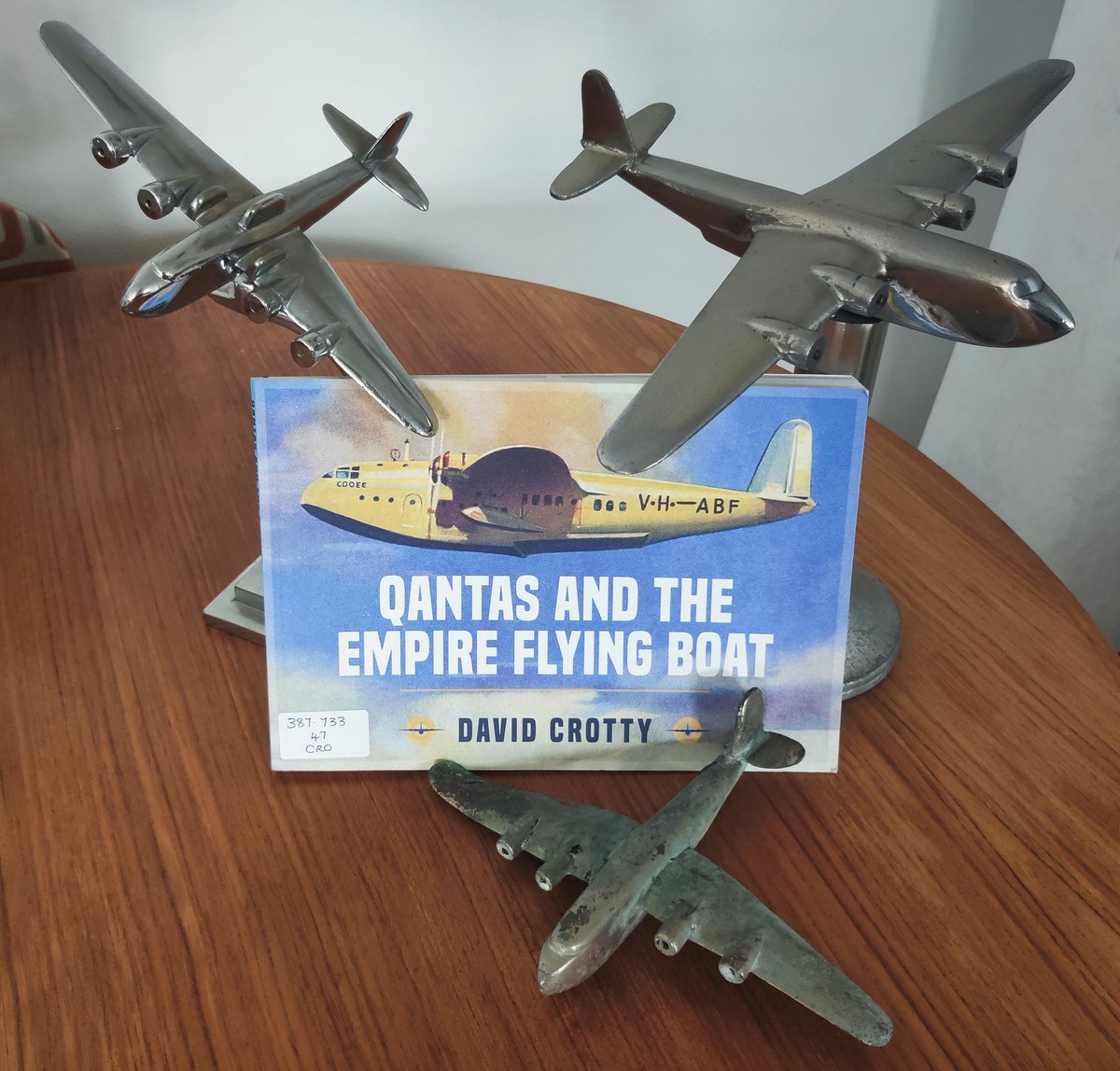 I borrowed this book from the <a href="/velibrary/">VaughanEvansLibrary</a> for a quick summer read. It's a good brief overview that's well illustrated from the Qantas heritage collection.