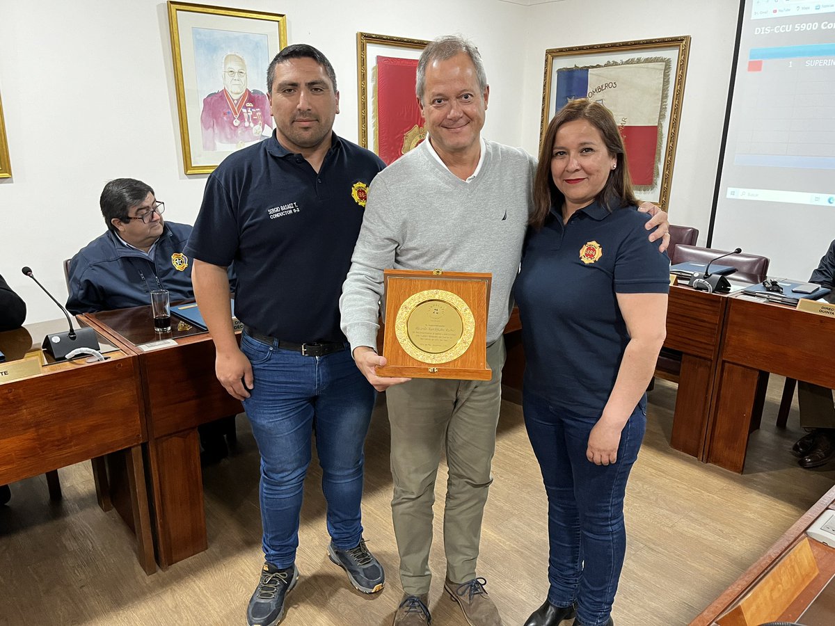 bomberosvina's tweet photo. 👩🏻‍🚒DIRECTORIO•GENERAL👨🏻‍🚒Presidida por nuestro Superintendente, Ricardo Barckhahn, se llevó a cabo la última reunión del Directorio General del año 2023, ocasión en que sus integrantes recibieron al nuevo Miembro Honorario, señor Carlos Costa del Pozo. https://t.co/coVu4XNVBC