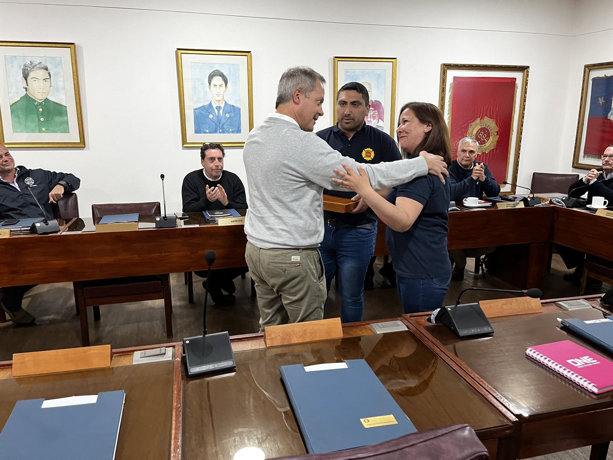 bomberosvina's tweet photo. 👩🏻‍🚒DIRECTORIO•GENERAL👨🏻‍🚒Presidida por nuestro Superintendente, Ricardo Barckhahn, se llevó a cabo la última reunión del Directorio General del año 2023, ocasión en que sus integrantes recibieron al nuevo Miembro Honorario, señor Carlos Costa del Pozo. https://t.co/coVu4XNVBC