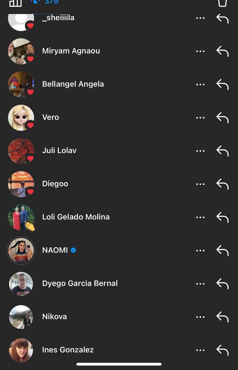 vaque_gh's tweet image. La queen @naomisuperasens viendo mis historias de Instagram 😱 ¿se atreverá a estar mañana por la noche en mi salita y hablar con nosotros? Te espero mañana a partir de las 22:00 Naomiiiii que quiero hablar contigo 👑💜 #GHVIPDBTFinal