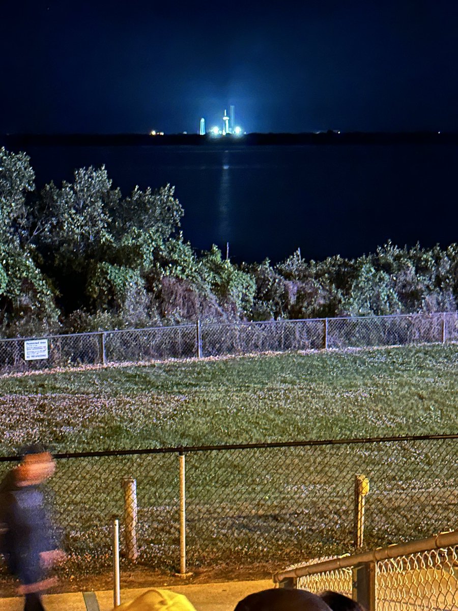 namtrok's tweet photo. @Erdayastronaut Oh so excited Tim. I’m at the banana creek viewing. KSC had so many problems with the volume of people today. They’re expecting 5k people in the stands for this one! https://t.co/DDmjX23TvW