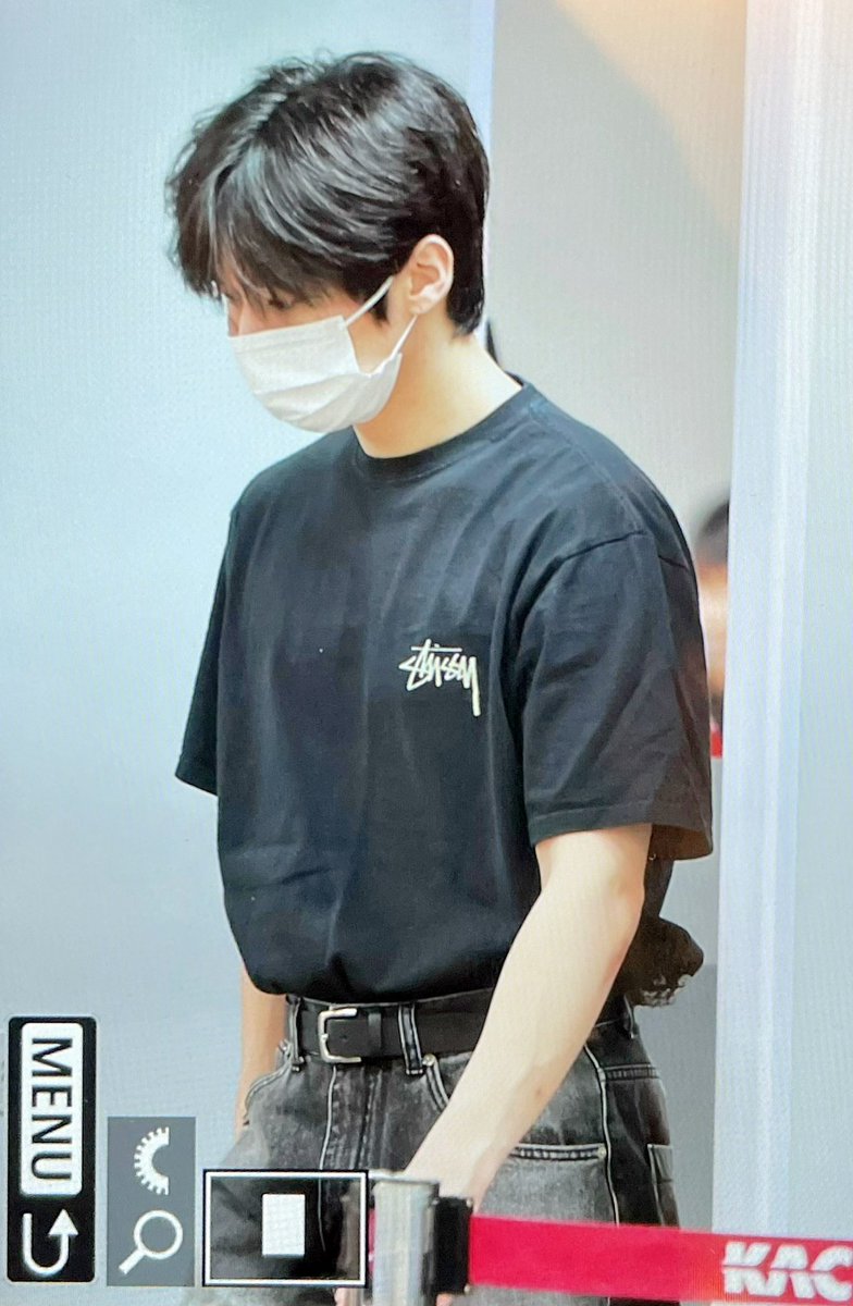 gyoja_stay's tweet photo. 무스탕도좋은데
그안에스투시반팔?
나지금또라이됨 https://t.co/133BXp2JK5