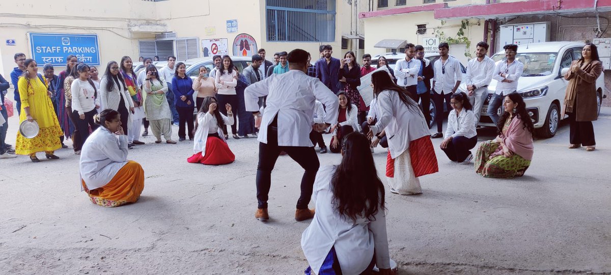 Nukkad Natak Competition PPT Presentation, Poster Competition and Wall Painting Competition organized in Dr. B.R Sur Homeopathic Medical College along with prize distribution. @LtGovDelhi @MoHFW_INDIA @SantoshRai_IAS