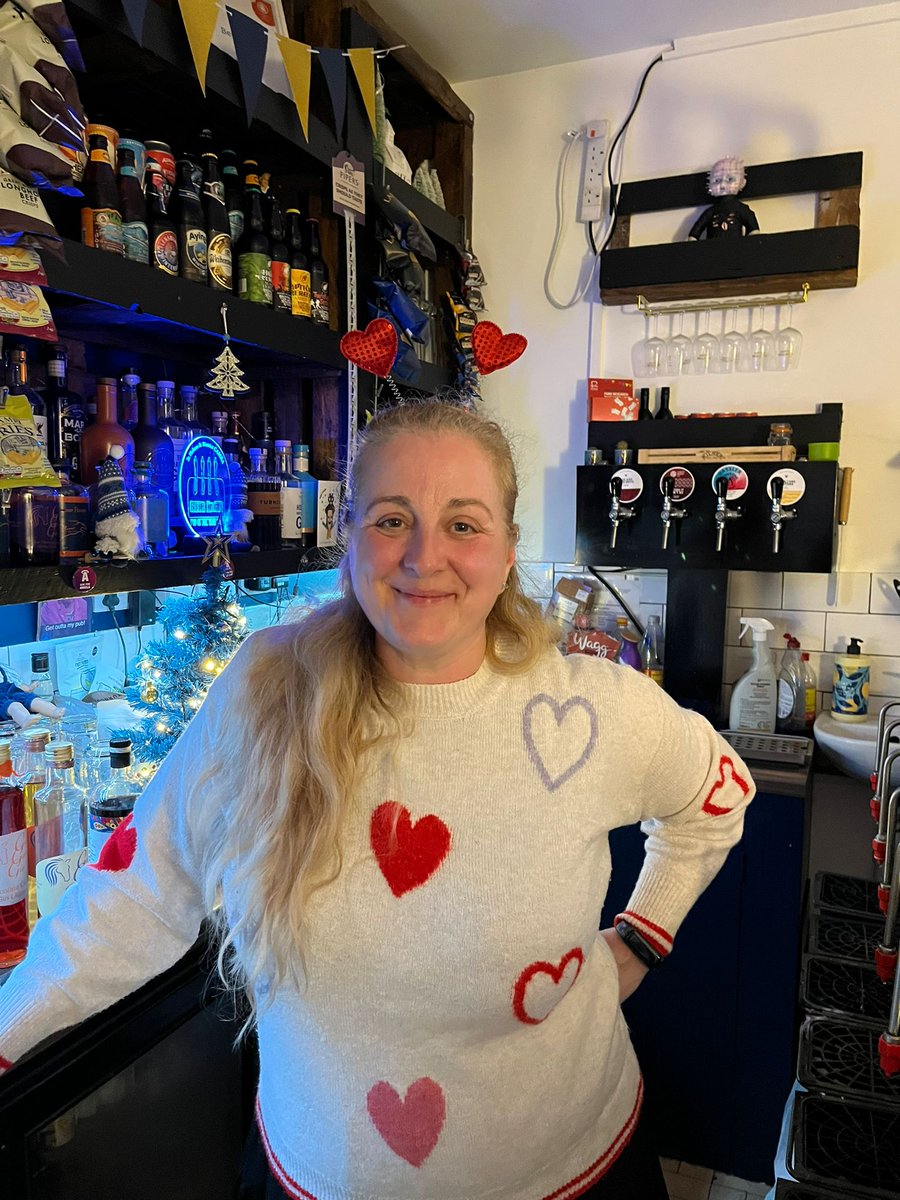 Brilliant night raising money for the #britishheartfoundation ❤️ 
Thank you to everyone who came and thank you to Tony and Margaret for sorting some live music and writing the quiz! 
Thanks to @PThripp mum Ann for the loan of this awesome heart jumper ❤️