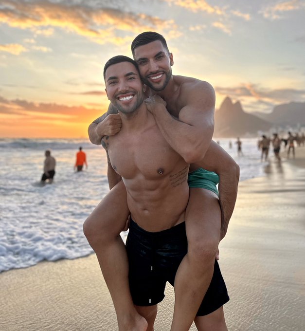 Guess where your twins are now?   😜😜  RIO DE JANEIRO 🇧🇷 https://t.co/Wtxo8Z26wu<a href="/tag/fitness"class="tags"><span>#fitness</span></a>