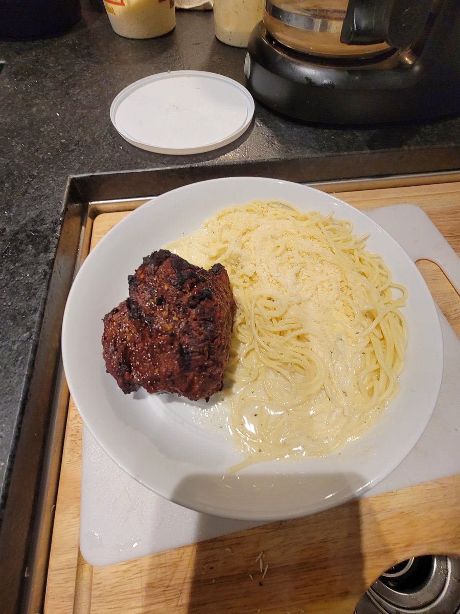 CoachMarkG's tweet photo. @KenCarman #pregame pasta and steak! Go @Browns https://t.co/4tVynfMg83