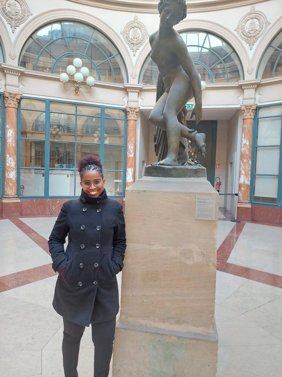 🎓 #Guadeloupe : Lovely Otvas, la première étudiante de Prépa lettres à être admise à l'ENS, est devenue doctorante. 

L’enseignante du lycée de Gerville-Réache, à Basse-Terre, a présenté sa thèse en études grecques.

Elle enseigne désormais aux classes préparatoires littéraires