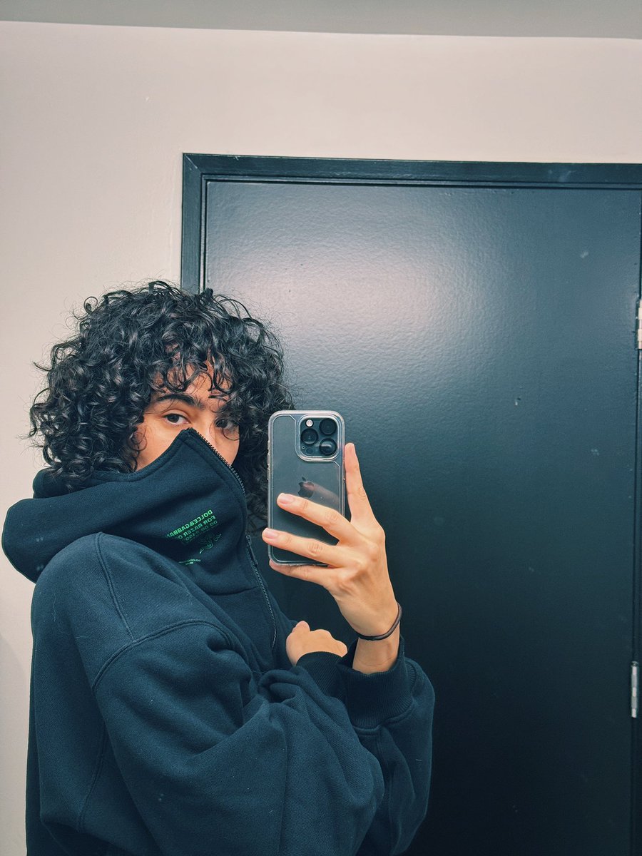 _modelmorg's tweet photo. huge s/o to @Razer @dolcegabbana &amp; @nessfps for the care package! 💚 https://t.co/WT6CIsmbq2