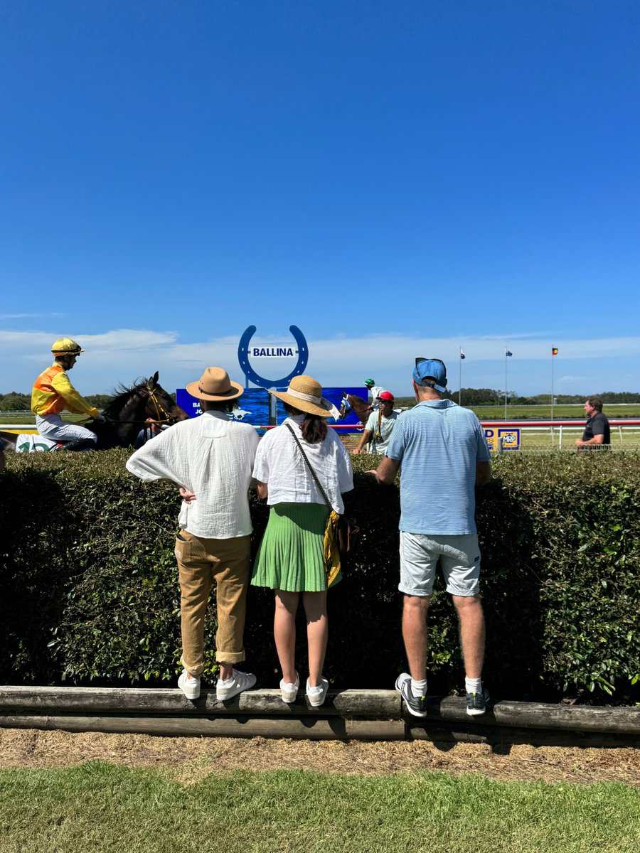BallinaJC's tweet photo. Summer at The Ballina Jockey Club ๐ซถ ZZZ FM Boxing Day Races 2023!
.
.
#summerracing #ballinajockeyclub #racedaysplendor #summerracingcarnival #horseraces #boxingdayraces #summerholidays https://t.co/yBMmLU23g1