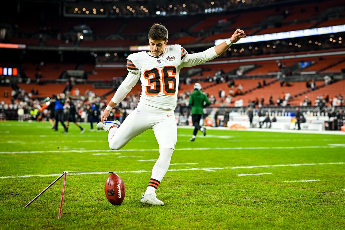 Browns's tweet photo. welcoming our new specialists aboard this wild ride https://t.co/FiJtx7JC0n