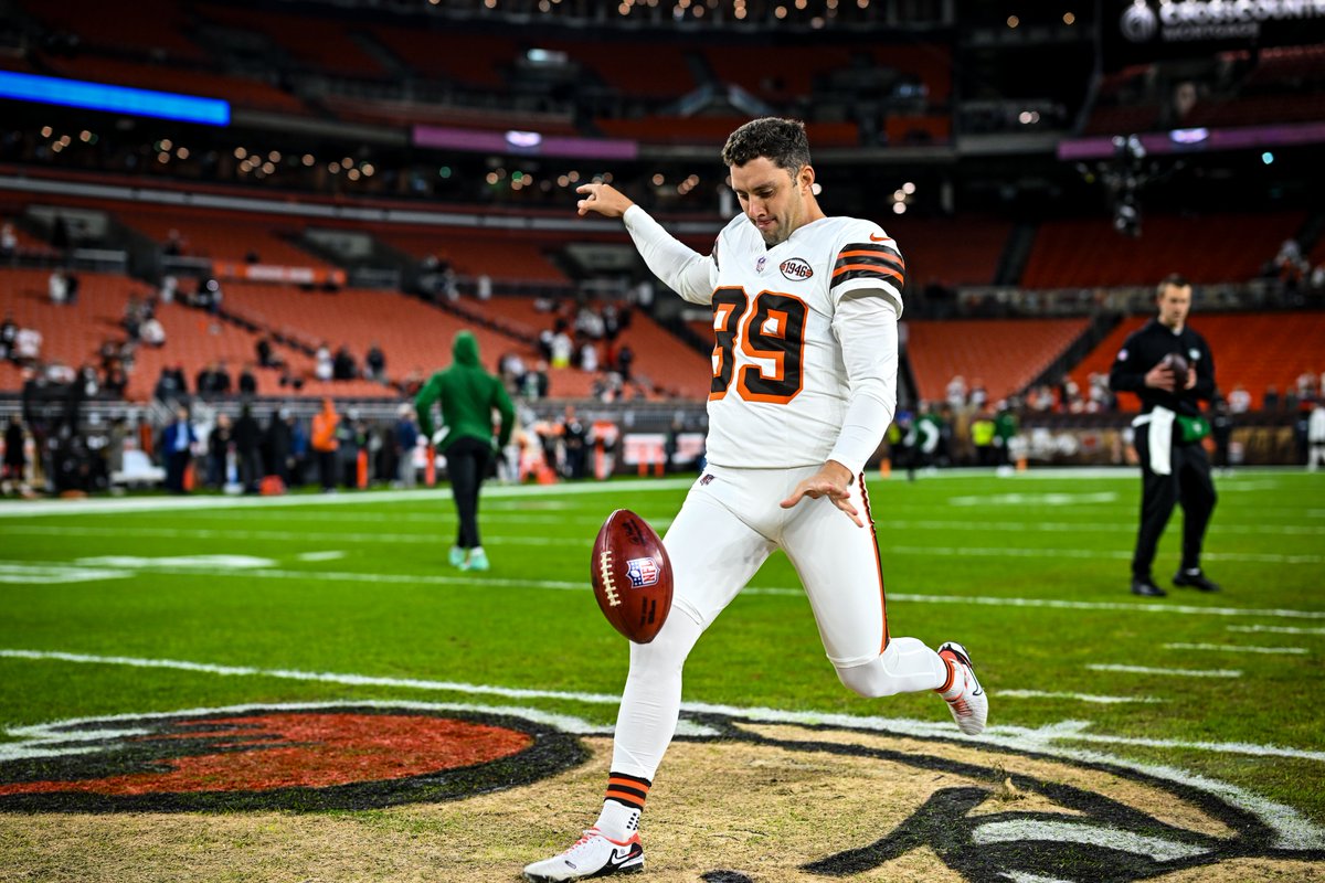 Browns's tweet photo. welcoming our new specialists aboard this wild ride https://t.co/FiJtx7JC0n