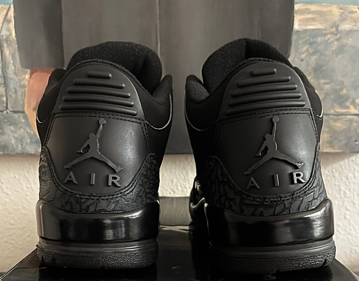 JustFreshKicks's tweet photo. The Air Jordan 3 “Black Cat” Returns Holiday 2024 🐈‍⬛ https://t.co/9QMJwZaaqH https://t.co/vXgH6PeuVS