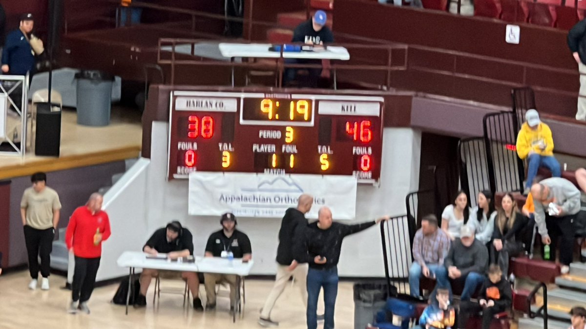 starj97's tweet photo. Still a game between Kell and @HCBearsBB. It’s the threes, for me. Kell is focused on keeping Trent in check, by double and even triple teaming. Smart move. 
@HCBearsBB gonna have to set more screens to get Trent open in the second half. https://t.co/j9WWVFzmIW