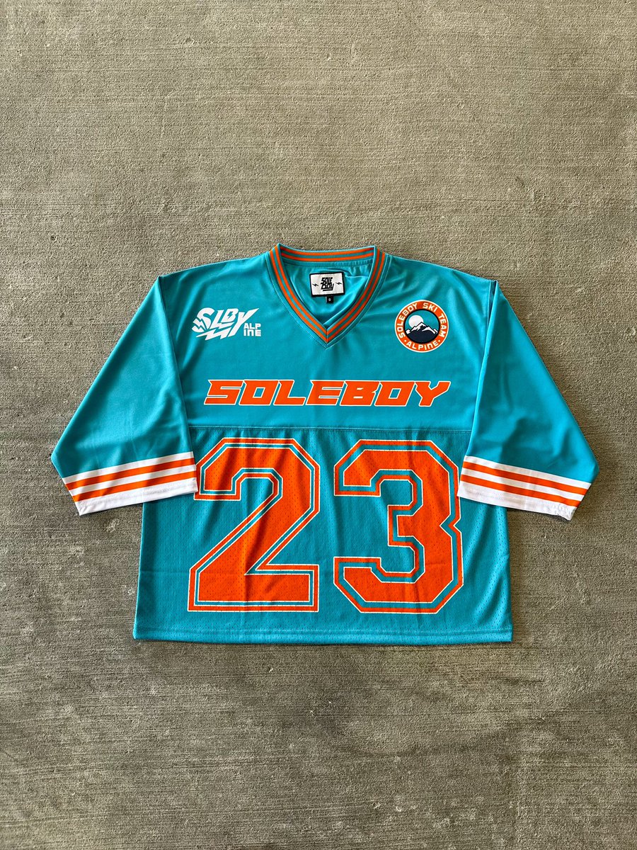 soleboyclo's tweet photo. Alpine Ski Club Jersey ❄️ https://t.co/EILYMlbKVc