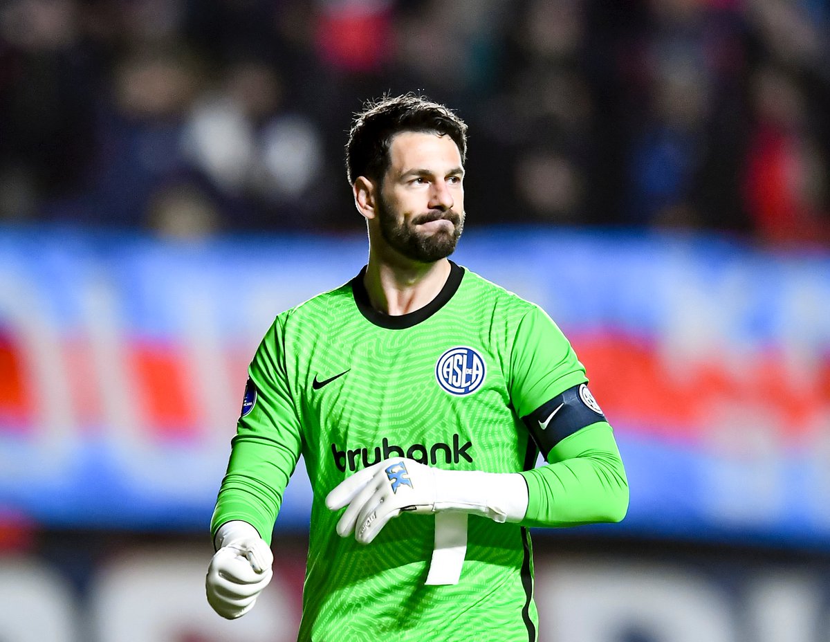 FabrizioRomano's tweet photo. 🔴⚪️🇦🇷 Granada are set to sign Augusto Batalla as new goalkeeper on loan deal from River Plate. All done.

The agreement also includes buy clause that becomes mandatory in case Granada will stay in La Liga. https://t.co/gA4RZQNP5p