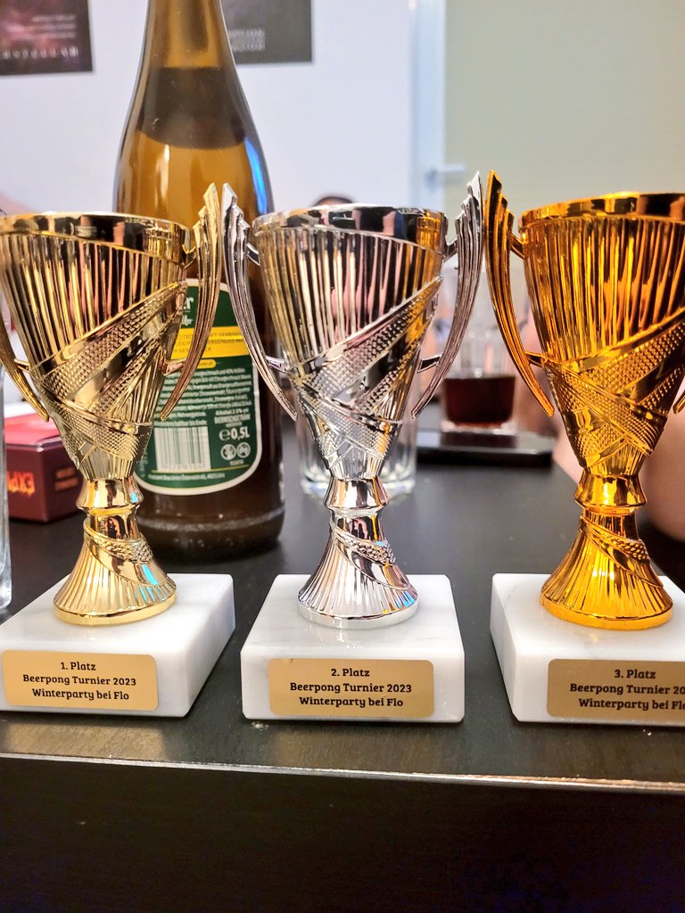 Flashxyz's tweet photo. Winter Beerpong Turnier von @TeamMiiau war nen Banger❤️

🥇@suluM0R
🥈@flashxyz
🥉@k3kk3r https://t.co/xXbqty2EFM