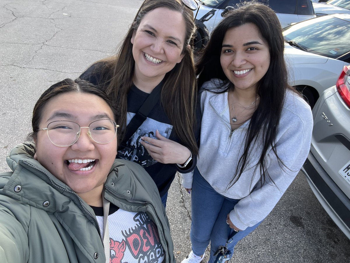 ms_celias's tweet image. Our yearly get together!!! I love catching up with former students. #ClassOf2020 #IrvingHigh