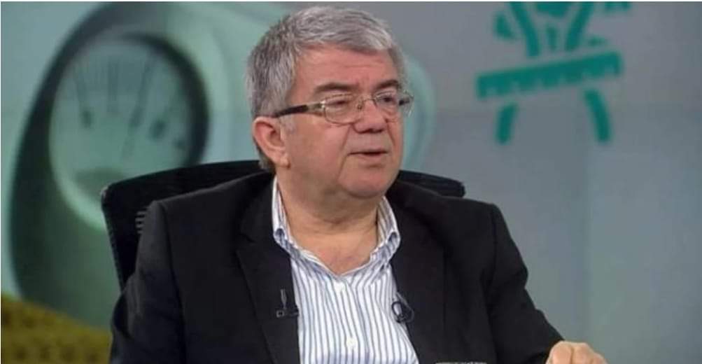 MikdatErtemTR's tweet photo. Prof. Ahmet Rasim Küçükusta, Dünya sağlık kartellerini eleştirdi ve çok önemli tespitler yaptı ‼

- Mr'ların yüzde 90'ı gereksiz yere çekiliyor.
- Kanser taramalarının çoğu kandırmaca. Insanlar kendilerini kullandırmasın.
- İlaçların çoğu boşa veriliyor. Yüzde 37'si çöpe gidiyor.
- Antibiyotik yazan değil, yazmayan doktor makbuldür. Ama bizde tam tersi geçerli maalesef.
- Grip aşılarının etkinliği sıfır.. Ben hayatta vurdurmam.
- Her yıl gereksiz yere binlerce biyopsi yapılıyor, röntgen çekiliyor.
- Leblebi çekirdek yer gibi anjiyo yapılıyor. Stent takılıyor. Bunlar vücuda zarar veriyor. – Check-up kampanyaları gerçek bir tuzak. Akciğer filmi vücudunuza zarar veriyor.
– Insanlar kendiliğinden geçecek hastalıklar ıcın kesinlikle hastanelere gitmesinler. Tahliller vücuda radyoaktif ışın veriyor. Gereksiz ilacın faydası yok zararı var.
– “Başlangıç” diye birşey uyduruldu. Hastalara, alzheimer, reflü, astım başlangıcı teşhisi konuyor. Amaç hastayı boş çevirmemek. Başlangıç diye birşey yok. Ya hastasın ya değilsin.
– Kolestrol ilaçlarının tedavi yüzdesi çok düşük. Zararı daha fazla. Hayat tarzınızı değiştirmek ilaçtan çok daha etkili. Doğal beslen, hareket et bu beladan kurtul.
– Nodül çok abartılıyor. Nodülün kansere dönüşme ihtimali çok düşük. Bunun için gereksiz tahlil ve teşhisler yapılıyor.
– Vitamin haplarının sağlam insanlara hiçbir faydası yok. “Ben yorgunum” diye vitamin hapı alınmaz.
– Köpek balığı kıkırdağı ile kanser tedavi edildiği iddiası tamamen uydurma. Köpek balıklarının kansere yakalanmadığı düşüncesi de safsata. Bu hayvanlarda kırk çeşit kanser tespit edildi.
– “Bitkisel ilaçların hepsi masumdur. Yan etkisi yok” düşüncesi doğru değil. Unutmayın, haşhaş, tütün, zehirli mantar da birer bitki…
ayçiçek yağı, Mısır özü yağı, margarin ve trans yağ içeren ürünleri kullandın. Tereyağı ve zeytinyağı tüketmedin ki organlarından biri iflas edene kadar bunları yedin.Bulaşık makinesine deterjan ve parlatıcı koyduğunda, o deterjanı ve parlatıcıyı yediğini fark etmedin. Deterjan yerine karbonat, parlatıcı yerine sirke koyarak hem sağlıklı hem de tertemiz bulaşıkların olacağını önemsemedin.Evde basitçe kostik ve zeytin yağını karıştırıp kalıplara dökmek ve kendi doğal sabununu yapmak dururken, gidip içerisinde bin tane kimyasal zehir olan o sabunlarla her Sabah yüzünü bedenini yıkadın. Her gün bu daha da iyi diye pazarlanan o şampuan zehirleriyle saçını yıkadın.Evini arap sabunu gibi doğal yağlarla üretilmiş bir sabun yerine, temiz olsun diye çamaşır suyuyla sildin. O su buharlaştıkça soludun ve akciğer kanseri oldun.Yaşamını mahveden büyük şehirde egzoz gazı solumaya ve araba kullanmaya devam https://t.co/pXCWWOXbaQğal beslenmeyen hayvanları, sebzeleri, meyveleri ve tahılları yedin ve adına da “doğal beslenme” dedin. Denize lağım ve fabrika atıkları boşaltırken o denizden çıkan balığı yedin, midyeleri https://t.co/j7kwfgT10K food’un her aşamasının zehir ve ölümcül olduğu bas bas bağırılırken sen tepsi kadar pizzaları götürüyordun, üç katlı hamburgerleri yuvarlıyordun.Evine naylon torba, naylon kıyafet, sentetik ayakkabılar terlikler soktun. Kıyafetlerinde sadece pamuk, bambu lifi, keten tercih etmedin.Sobayı attın ve evine klimayı ve bilimum elektrikli ısıtıcıyı soktun.Toprağa dokunmuyor ve stresten gülümsemeyi unutuyorsun. Sonuç; sokaktaki her on kişiden üçü kanser. Sen de ya bu üç kişiden birisin ya da tüm bu saydıklarımı ısrarla yapmaya devam edersen, bir süre sonra dördüncüsü de sen olacaksın…
Hadi seni geçtik de kardeşim, peki ya çocuğunun suçu ne?” diye sordu ...